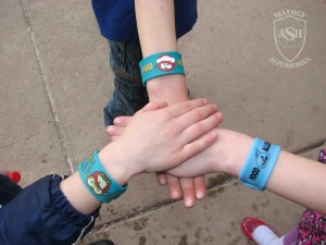 slap-bracelets-food-allergy-superheroes-2